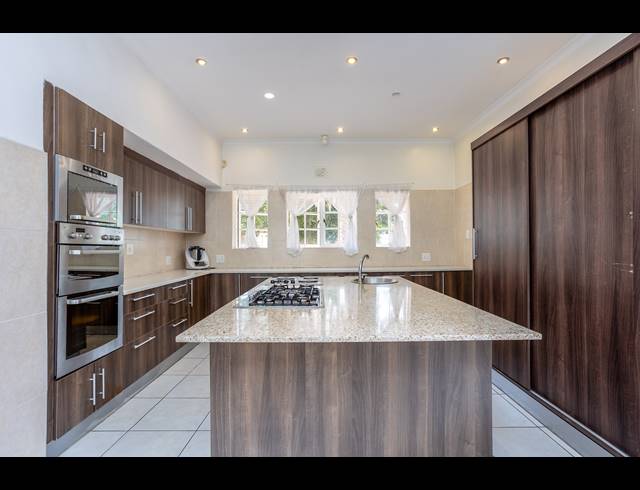 9 BEDROOM HOUSE TO LET IN CONSTANTIA